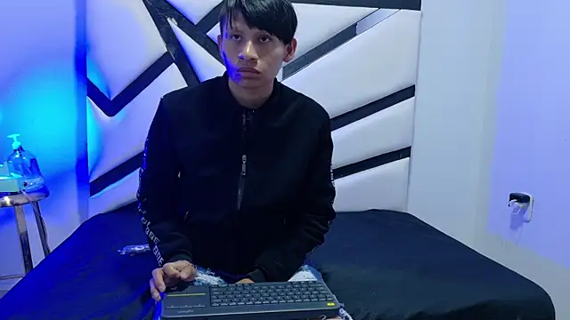 ALEXANDRO BOVER online show from 11-04-25, 07:13