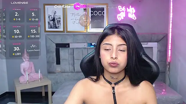 Snapshot of Cute_Martina_v chatting on 10-27-25, 08:13 Cute Martina v online show from 10-27-25, 08:13