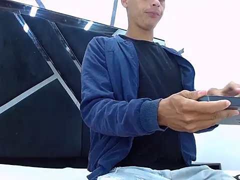 wiltom  online show from 10-29-25, 12:18