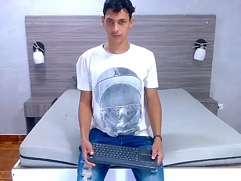 wiltom  online show from 11-15-25, 03:26