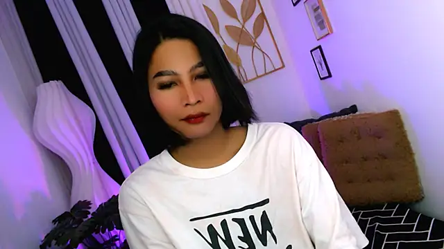 Snapshot of YourPrettyBella_TS chatting on 05-22-26, 10:43 YourPrettyBella TS online show from 05-22-26, 10:43
