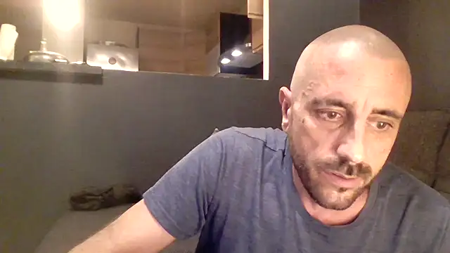 Snapshot of Thalia_Drake06 chatting on 10-24-25, 08:05 Thalia Drake06 online show from 10-24-25, 08:05