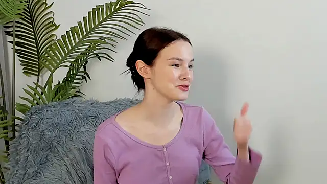 Snapshot of MariamShapouri chatting on 10-26-25, 07:14 MariamShapouri online show from 10-26-25, 07:14