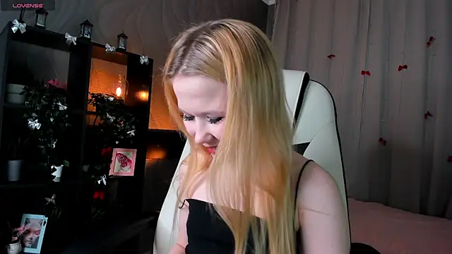 Snapshot of VivieSunn chatting on 02-05-26, 03:33 VivieSunn online show from 02-05-26, 03:33