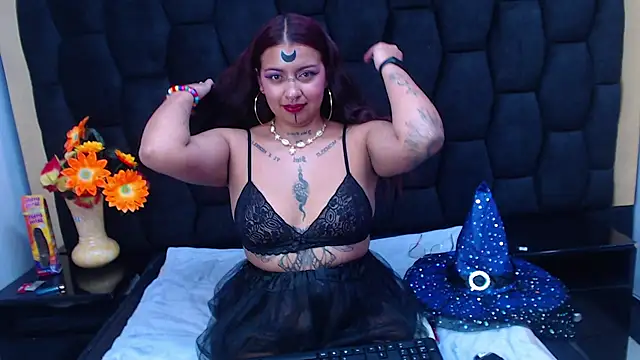 Snapshot of Ambar_Paradise chatting on 10-31-25, 01:23 Ambar Paradise online show from 10-31-25, 01:23