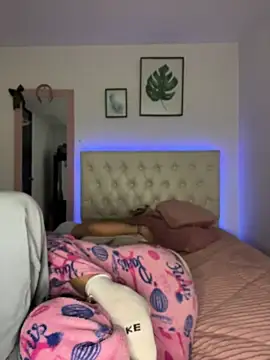 BIJOU SECRET online show from 04-11-26, 05:01