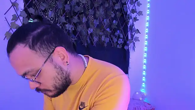 MarkWolfe1 online show from 11-06-25, 08:32