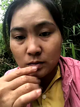 Snapshot of bong-ngo chatting on 11-03-25, 01:29 bong-ngo online show from 11-03-25, 01:29