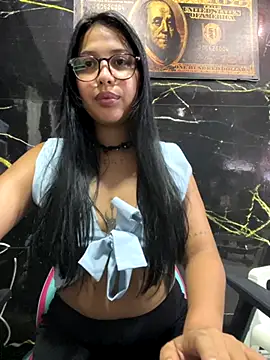 Snapshot of SaraChatChaud chatting on 10-25-25, 10:37 SaraChatChaud online show from 10-25-25, 10:37