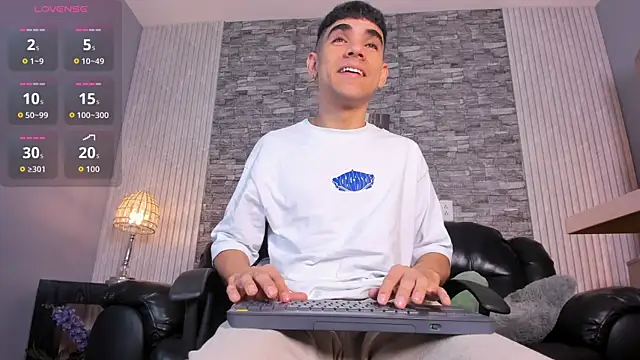 Snapshot of zack_joness18 chatting on 11-20-25, 04:45 zack joness18 online show from 11-20-25, 04:45