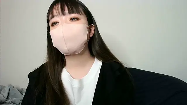 Snapshot of yua_chan00 chatting on 11-13-25, 11:20 yua chan00 online show from 11-13-25, 11:20