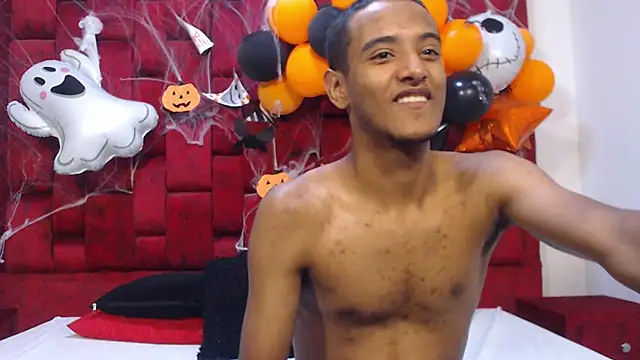 Snapshot of Tommy_22CM chatting on 10-29-25, 11:56 Tommy 22CM online show from 10-29-25, 11:56