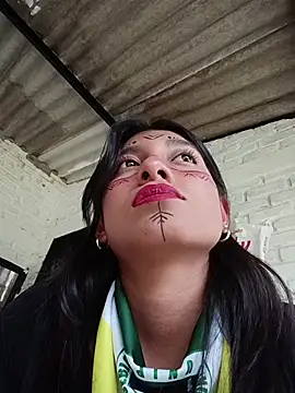 YeseniaRodriguez3 online show from 10-31-25, 05:47