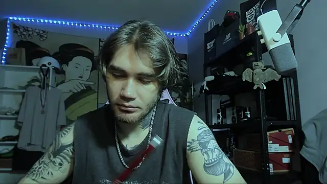 Snapshot of Go_V_Cs chatting on 10-31-25, 01:45 Go V Cs online show from 10-31-25, 01:45