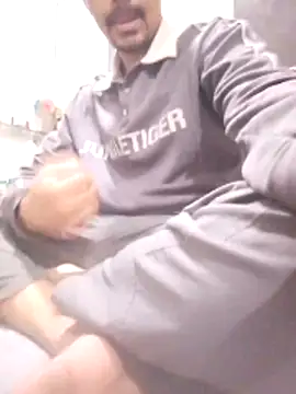 bigblackcock0111 online show from 04-19-26, 12:48