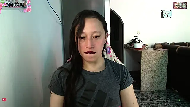 Snapshot of Sunshine_e chatting on 05-19-26, 07:09 Sunshine e online show from 05-19-26, 07:09