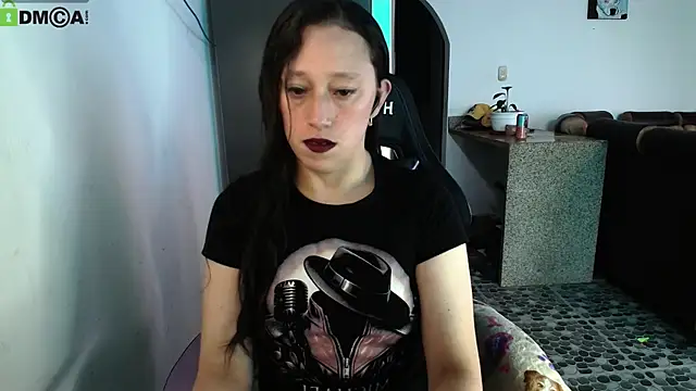 Snapshot of Sunshine_e chatting on 05-21-26, 07:43 Sunshine e online show from 05-21-26, 07:43