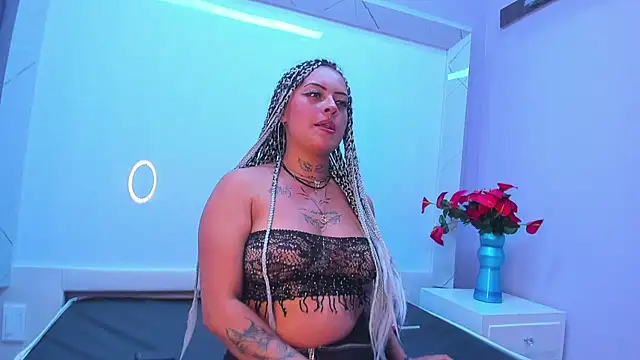 Snapshot of Sweetsinsn_ chatting on 10-27-25, 08:24 Sweetsinsn  online show from 10-27-25, 08:24