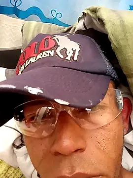 Snapshot of orlexdorlan chatting on 12-18-25, 01:28 orlexdorlan online show from 12-18-25, 01:28