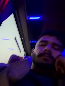 Snapshot of Indianbbc4u@xh chatting on 01-12-26, 01:33 Indianbbc4uxh online show from 01-12-26, 01:33