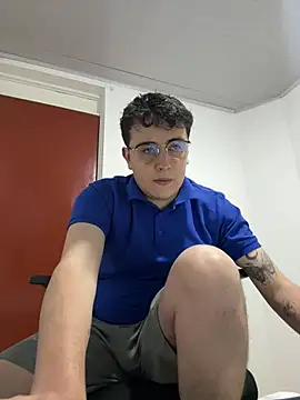 Snapshot of Sam_Rush chatting on 06-11-26, 02:53 Sam Rush online show from 06-11-26, 02:53
