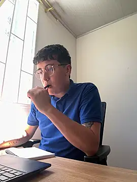 Snapshot of Sam_Rush chatting on 06-11-26, 05:11 Sam Rush online show from 06-11-26, 05:11