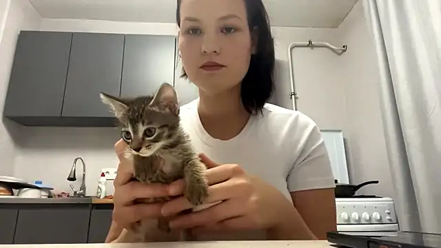 Snapshot of WilmaWeis chatting on 10-26-25, 02:01 WilmaWeis online show from 10-26-25, 02:01