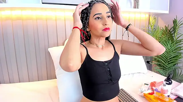 violett rabbit  online show from 11-05-25, 08:42