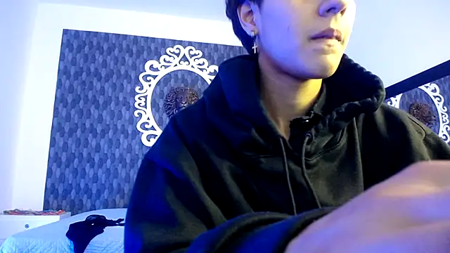 Ghost  Girl  online show from 11-08-25, 03:29