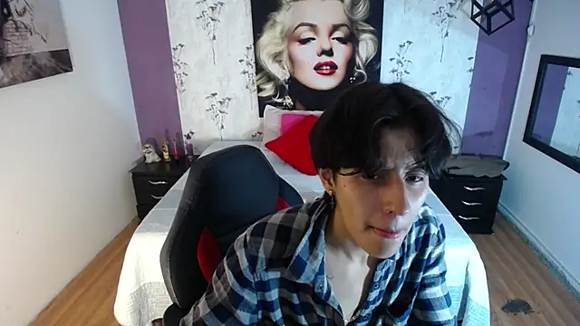 Ghost  Girl  online show from 11-22-25, 01:04