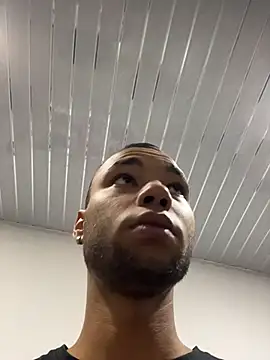 Snapshot of Hot2gether69 chatting on 10-31-25, 03:35 Hot2gether69 online show from 10-31-25, 03:35