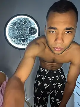 Snapshot of Hot2gether69 chatting on 11-20-25, 09:14 Hot2gether69 online show from 11-20-25, 09:14