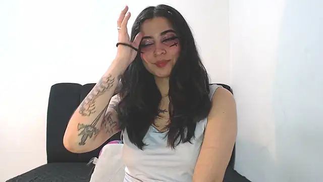 Snapshot of Annagoth_ chatting on 06-15-26, 12:02 Annagoth online show from 06-15-26, 12:02
