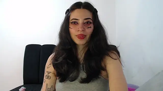Snapshot of Annagoth_ chatting on 06-18-26, 12:11 Annagoth online show from 06-18-26, 12:11