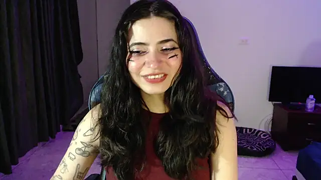 Snapshot of Annagoth_ chatting on 06-20-26, 02:36 Annagoth online show from 06-20-26, 02:36