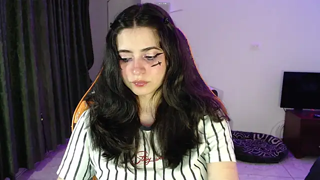 Snapshot of Annagoth_ chatting on 06-22-26, 05:04 Annagoth online show from 06-22-26, 05:04