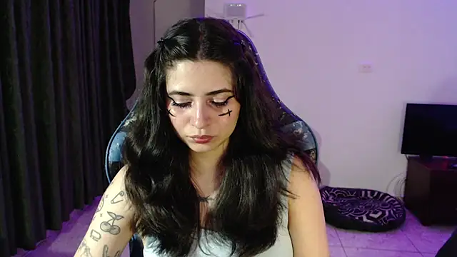 Snapshot of Annagoth_ chatting on 06-23-26, 01:58 Annagoth online show from 06-23-26, 01:58