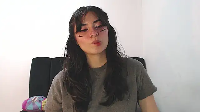 Snapshot of Annagoth_ chatting on 06-26-26, 04:39 Annagoth online show from 06-26-26, 04:39
