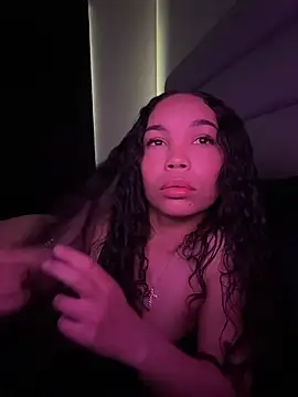 nikkiloveee online show from 02-05-26, 09:41