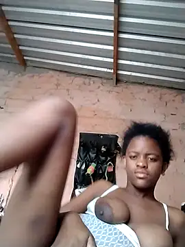 Snapshot of Blondecurv24 chatting on 11-17-25, 01:28 Blondecurv24 online show from 11-17-25, 01:28