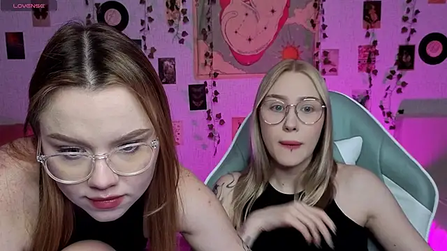 Snapshot of _kitEkat__ chatting on 10-26-25, 08:59  kitEkat   online show from 10-26-25, 08:59