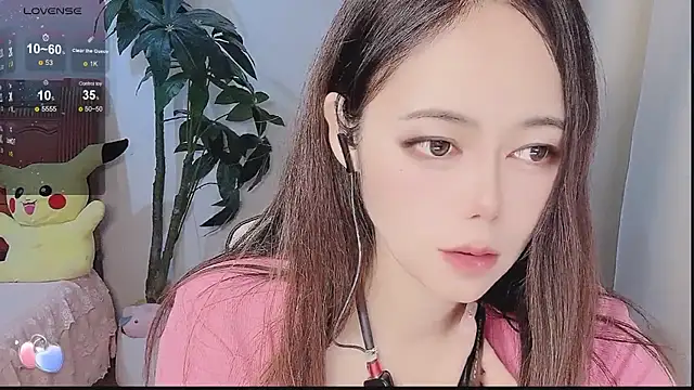 Snapshot of Tangt- chatting on 12-23-25, 07:50 Tangt- online show from 12-23-25, 07:50