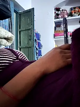 Snapshot of Hot-Rubyy chatting on 02-21-26, 09:32 Hot-Rubyy online show from 02-21-26, 09:32