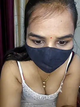 Snapshot of Supriiyaa chatting on 10-31-25, 05:14 Supriiyaa online show from 10-31-25, 05:14