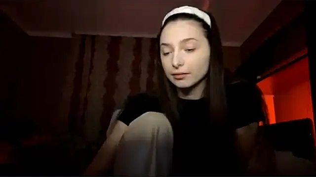 Snapshot of Poly_Falkony chatting on 10-30-25, 02:51 Poly Falkony online show from 10-30-25, 02:51