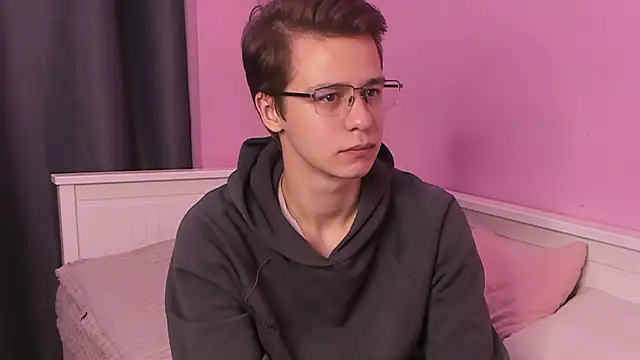 Snapshot of NuvyLace chatting on 10-28-25, 01:47 NuvyLace online show from 10-28-25, 01:47