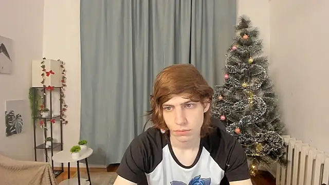 Snapshot of AvenGlow chatting on 12-20-25, 05:03 AvenGlow online show from 12-20-25, 05:03