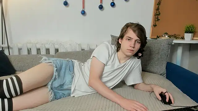 Snapshot of AvenGlow chatting on 01-06-26, 05:11 AvenGlow online show from 01-06-26, 05:11