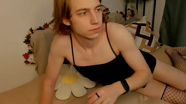 Snapshot of AvenGlow chatting on 02-06-26, 06:40 AvenGlow online show from 02-06-26, 06:40