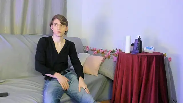 Snapshot of AvenGlow chatting on 02-28-26, 08:43 AvenGlow online show from 02-28-26, 08:43